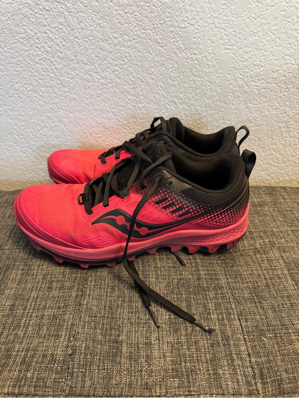 Saucony Womens trailrunning shoe US9.5